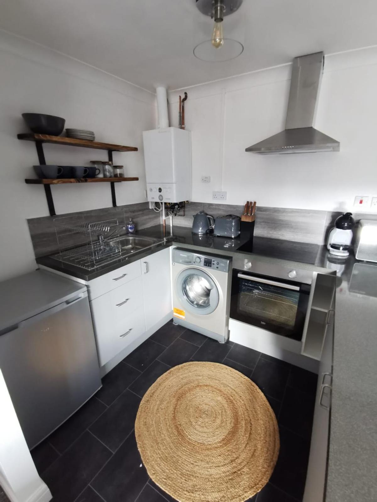 Nautical Nook, East Yorkshire Two Bed Flat, Free Parking And Wifi Apartment *